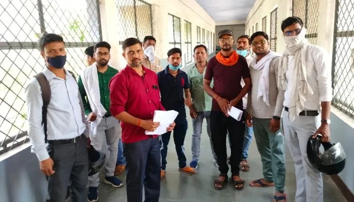 Farrukhabad News : स्वास्थ्य प्रमाण पत्र बन नहीं रहा, कैसे जाएंगे अमरनाथ यात्रा, लोहिया अस्पताल में भटक रहे लोग
