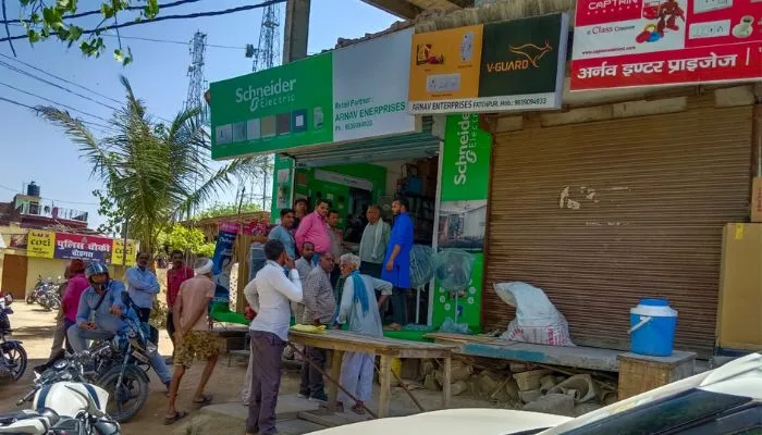 Fatehpur: पुलिस चौकी के सामने टप्पेबाजों ने कार से एक लाख रुपये उड़ाये, घटनास्थल से दो सी मीटर दूरी पर फेंका बैग