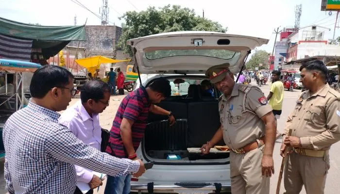 Fatehpur: रोक रोककर चेक की जा रहीं गाड़ियां, निकाय चुनाव को निष्पक्ष संपन्न कराने की कवायद में जुटा प्रशासनिक अमला