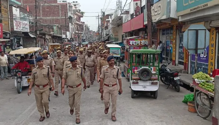 Atiq Ahmed Murder : कहीं कोई तनाव नहीं, लेकिन हर जगह अतीक की चर्चा, खाकी का भी शहर में कड़ा पहरा