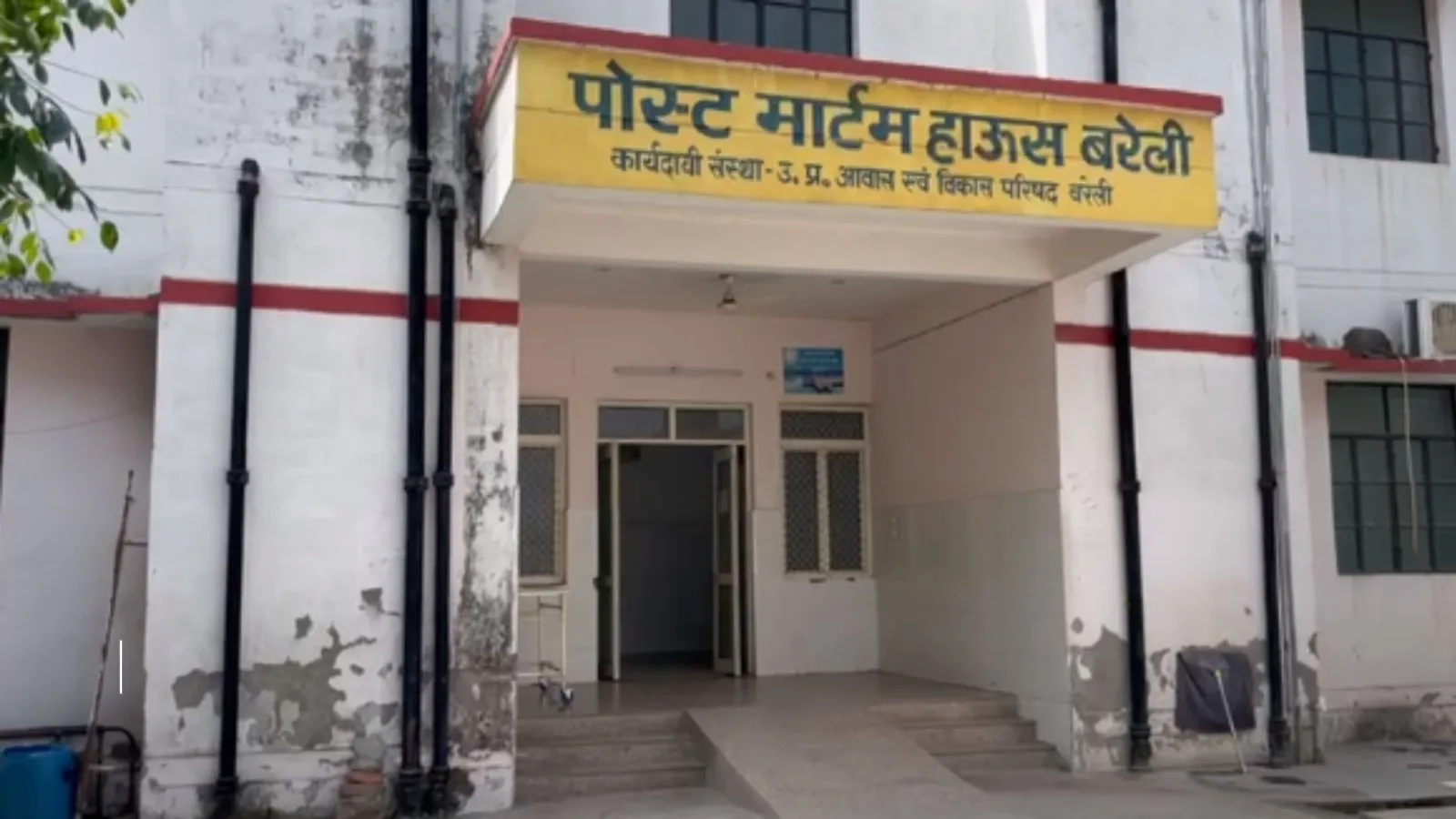 बरेली : आम के पेड़ से लटका मिला क्लिनिक चलाने वाले शख्स का शव, परिजनों ने लगाया हत्या का आरोप