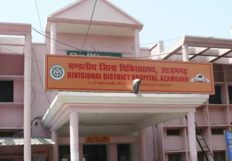 आजमगढ़ : डीेएम के औचक निरिक्षण में 17 कर्मचारी मिले अनुपस्थित