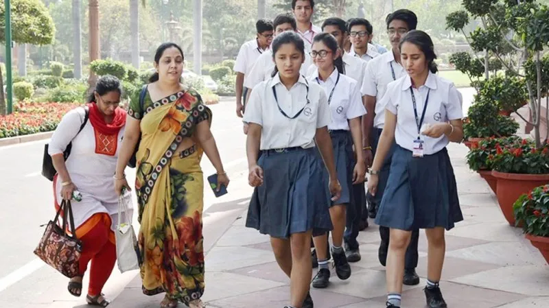 बलिया : भीषण गर्मी और लू की वजह से स्कूलों का समय बदला गया