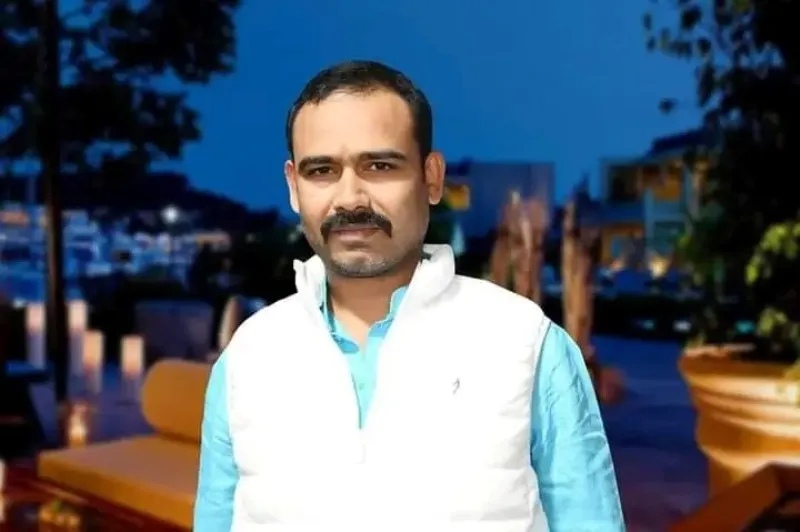 अयोध्या : पुलिस को चकमा देकर कोर्ट पहुंचा माफिया अजय सिपाही