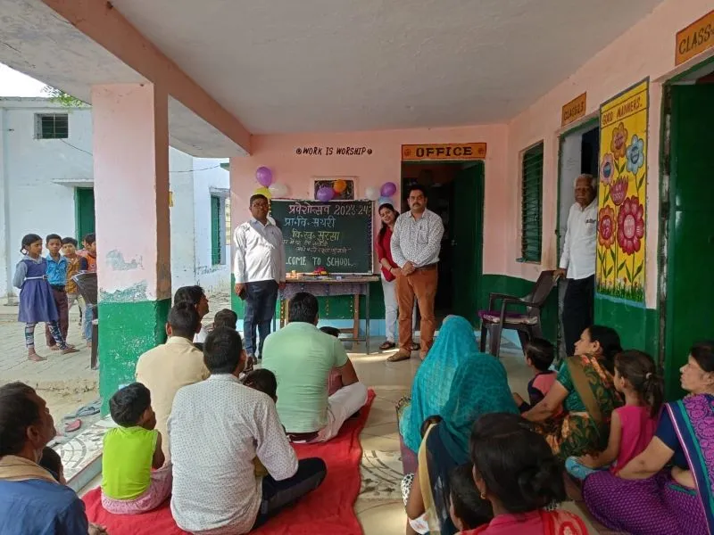 हरदोई : सुरसा ब्लाक के प्राथमिक विद्यालय सथरी में हुआ प्रवेश उत्सव का आयोजन, दुलारे गए नामांकन कराने वाले बच्चे