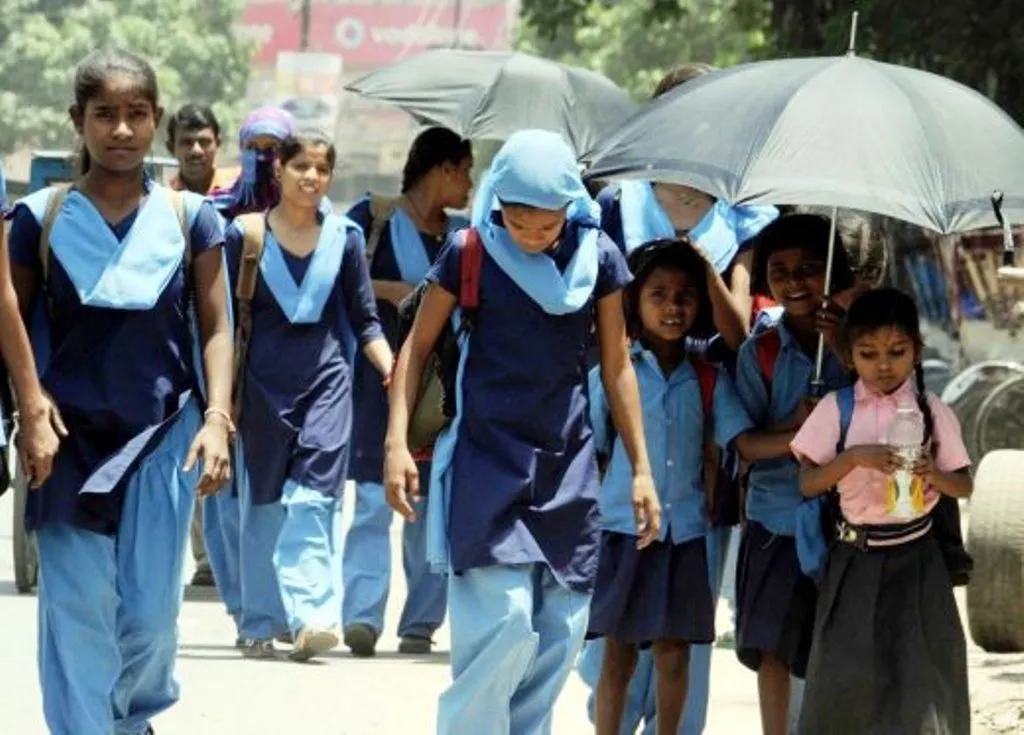 अयोध्या : 'लू और भीषण गर्मी' के चलते शिक्षक संघ ने उठाई स्कूलों में समय परिवर्तन की मांग