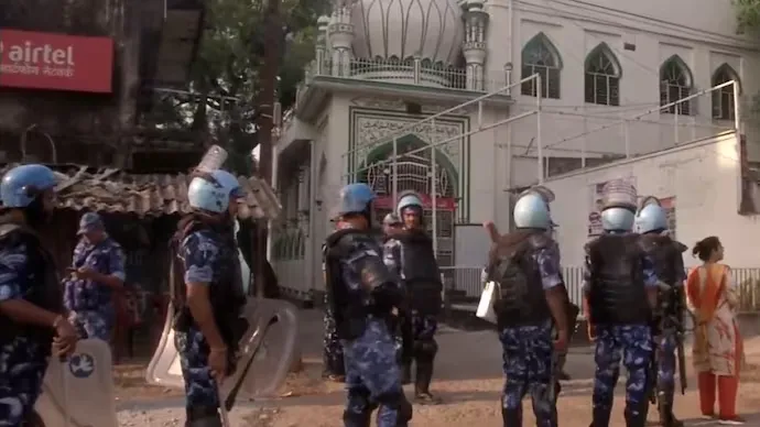 झारखंड : जमशेदपुर में धार्मिक झंडे के अपमान को लेकर संघर्ष के बाद निषेधाज्ञा लगाई गई 