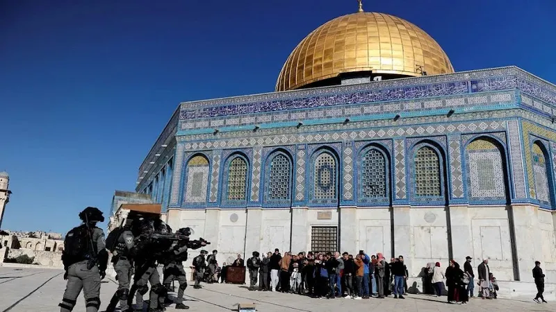 Israel Al Aqsa: यरुशलम की मस्जिद हिंसा के बाद बनी जंग का मैदान, टकराव के तेज होने की आशंका