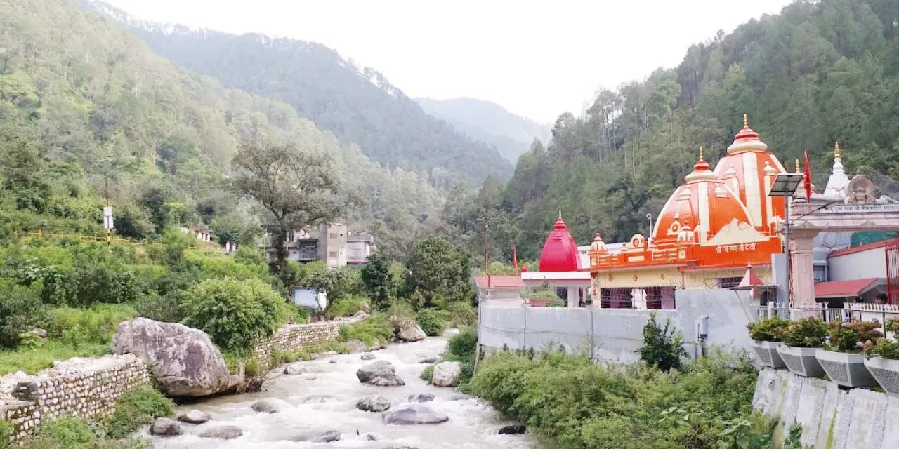 भवाली: कैंची धाम मार्ग पर पार्किंग का निर्माण कार्य शुरू