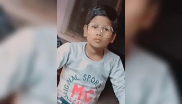 Kannauj Accident : कार की टक्कर से छात्र की मौत, तड़पता देख चालक हो गया फरार, शिक्षकों की आंखें हुई नम 