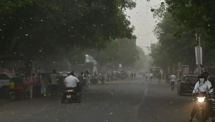 UP Weather: काले बादल छाने के साथ बारिश ने मौसम को किया खुशनुमा, यहां जानें- कानपुर समेत आसपास जिलों का हाल