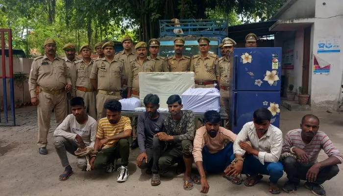 Kanpur Crime : बंद घरों के ताले तोड़कर देते थे चोरी की वारदात को अंजाम, पुलिस ने सात आरोपियों को किया गिरफ्तार