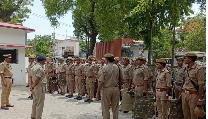 Kanpur Dehat Crime : युवकों ने पुलिस टीम पर किया हमला, थाने में पत्थरबाजी, चार सिपाही घायल, पढ़ें- पूरा मामला