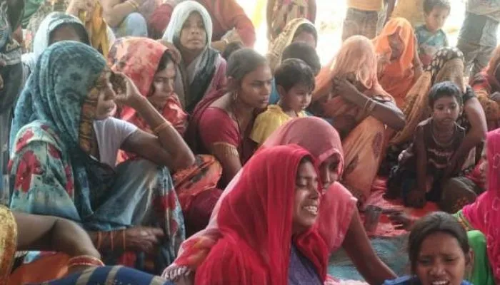 Kanpur Dehat News : सप्लाई चालू करते समय करंट से संविदा पंप ऑपरेटर की मौत, परिजनों में मची चीख-पुकार