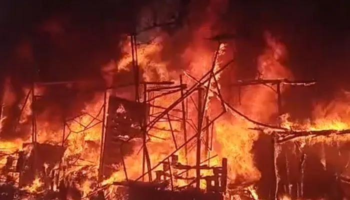 Kanpur Fire: बाबूपुरवा चालीस दुकान बाजार में लगी आग, 13 दुकानें जलकर खाक, व्यापारी बोले- हर साल आग की मार झेलते