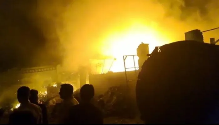 Kanpur Fire : जाजमऊ में धागा फैक्ट्री में लगी भीषण आग, दमकल कर्मियों कर्मी को बुझाने में लगे तीन घंटे