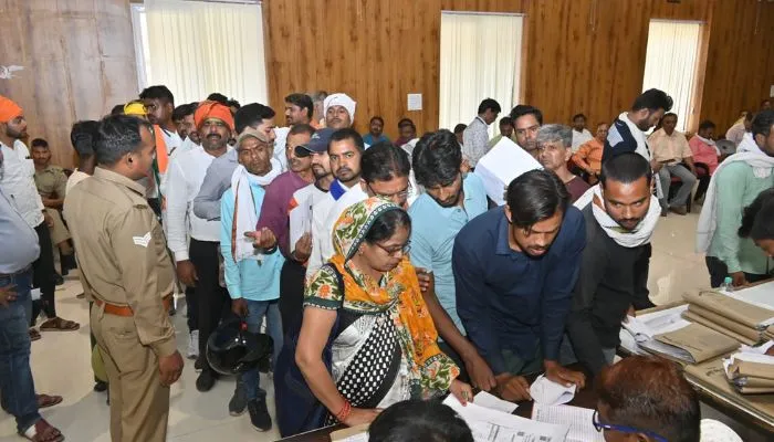Nikay Chunav 2023 : Kanpur में दो मेयर समेत 400 उम्मीदवारों ने लिए नामांकन पत्र, प्रत्याशियों ने इस लिए किया हंगामा