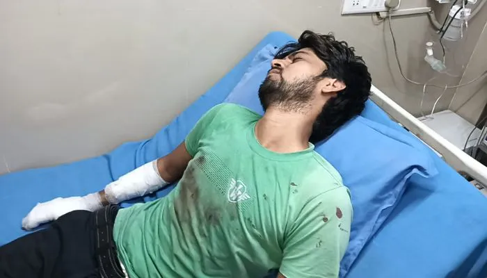 Kanpur Crime : चौकी में युवक ने शीशे में हाथ मारकर खुद को किया घायल, खून से लथपथ देख पुलिस के हाथ-पांव फूले
