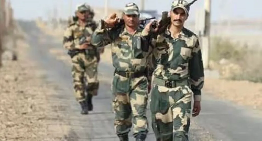 गलती से घुसे पाकिस्तानी नागरिक को बीएसएफ ने पाकिस्तान रेंजर्स को सौंपा