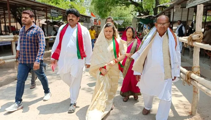 Nikay Chunav: Mahoba में नामांकन प्रक्रिया के तीसरे दिन अध्यक्ष पद पर 24, सदस्य पर 135 प्रत्याशियों ने खरीदे पर्चे