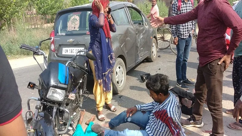 मुरादाबाद: कार ने बाइक को रौंदा, बालिका की मौत