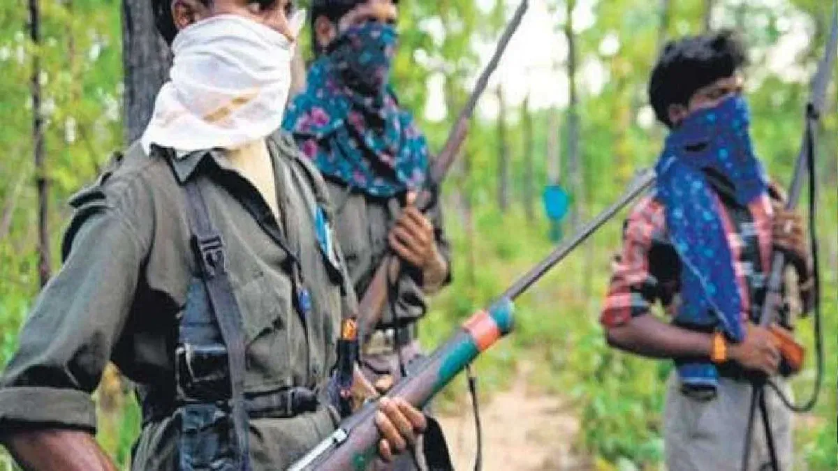छत्तीसगढ़ : चार महिला सहित 19 नक्सलियों ने किया आत्मसमर्पण 