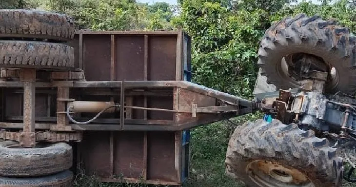रुद्रपुर: ट्रैक्टर-ट्रॉली पलटी, चालक की दबकर मौत