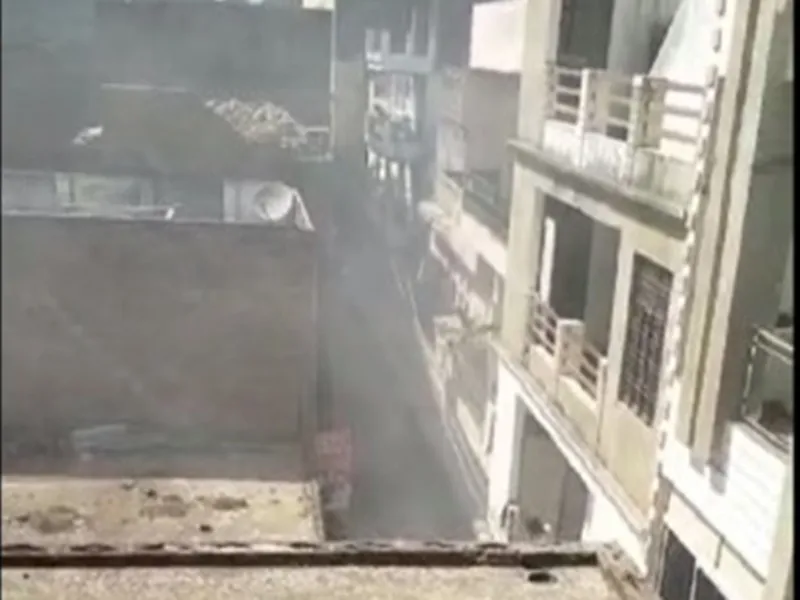 प्रयागराज: अतीक अहमद के वकील दयाशंकर मिश्रा के घर के पास फेंका गया बम, कोई हताहत नहीं  