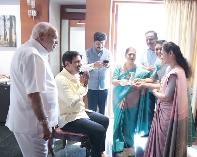 येदियुरप्पा के बेटे विजयेंद्र ने शिकारीपुरा से नामांकन दाखिल किया 