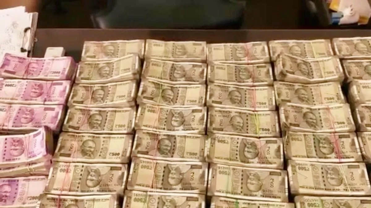 आयकर विभाग ने दिल्ली में हवाला कारोबारियों, क्रिप्टोकरेंसी से लेनदेन करने वालों के परिसरों पर मारे छापे 