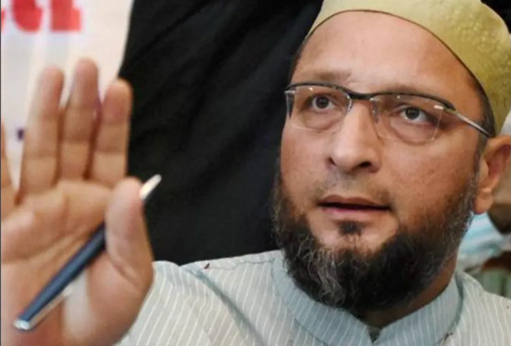 ओवैसी ने शोभायात्रा में गोडसे की तस्वीर दिखाने को लेकर पुलिस की निंदा की