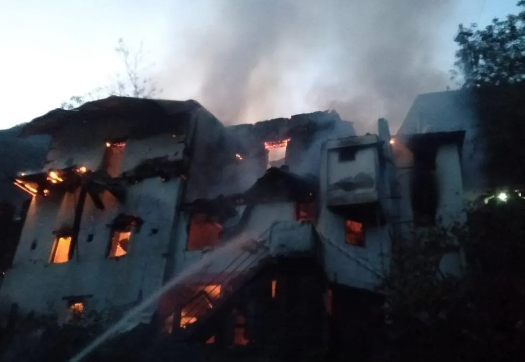 देहरादून: गैस सिलेंडर फटने से घर में लगी आग, 4 मासूमों की दर्दनाक मौत