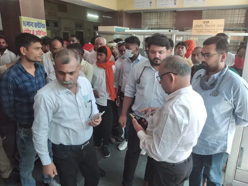 सुलतानपुर: ओपीडी की गैलरी में की मरीज की मौत, परिजनों ने किया हंगामा, जानें पूरा मामला 