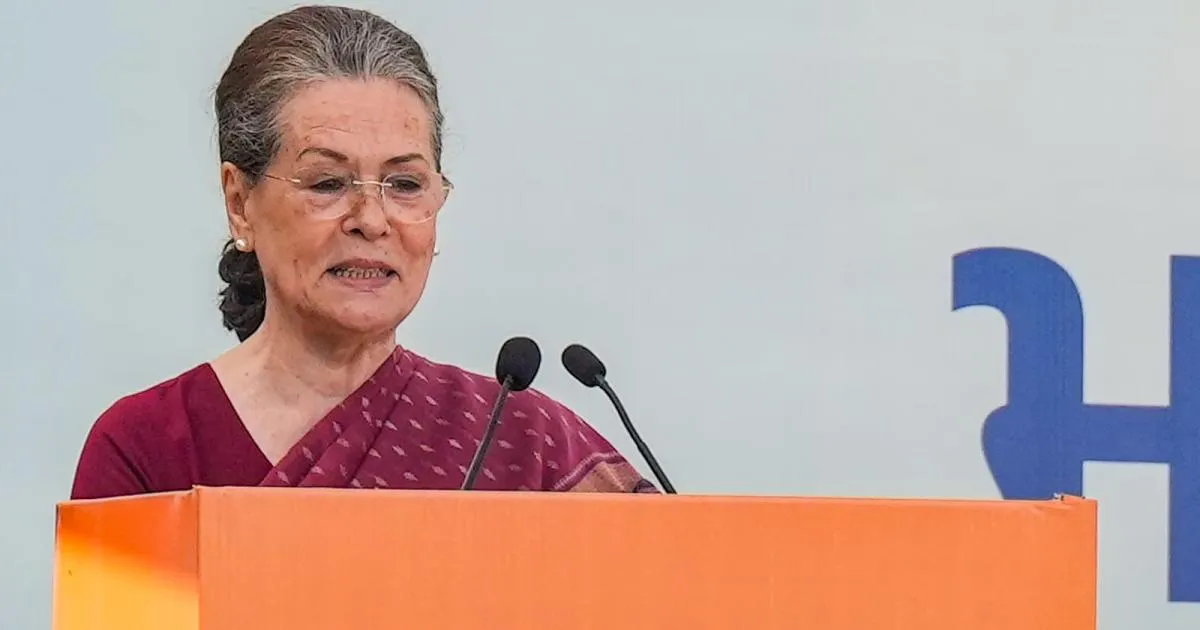 संविधान की रक्षा के लिए समान विचार वाले दलों के साथ मिलकर काम करेंगे : सोनिया 