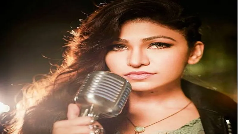'ट्रूली कनेक्टेड' के ट्रैक 'आवारा' के लिए सिंगर Tulsi Kumar बनीं लिरिसिस्ट 