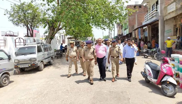 Atiq Ahmed: Prayagraj की घटना से Unnao में पुलिस व प्रशासनिक अमला पूरी तरह चौकन्ना, संवेदनशील इलाकों में फोर्स तैनात