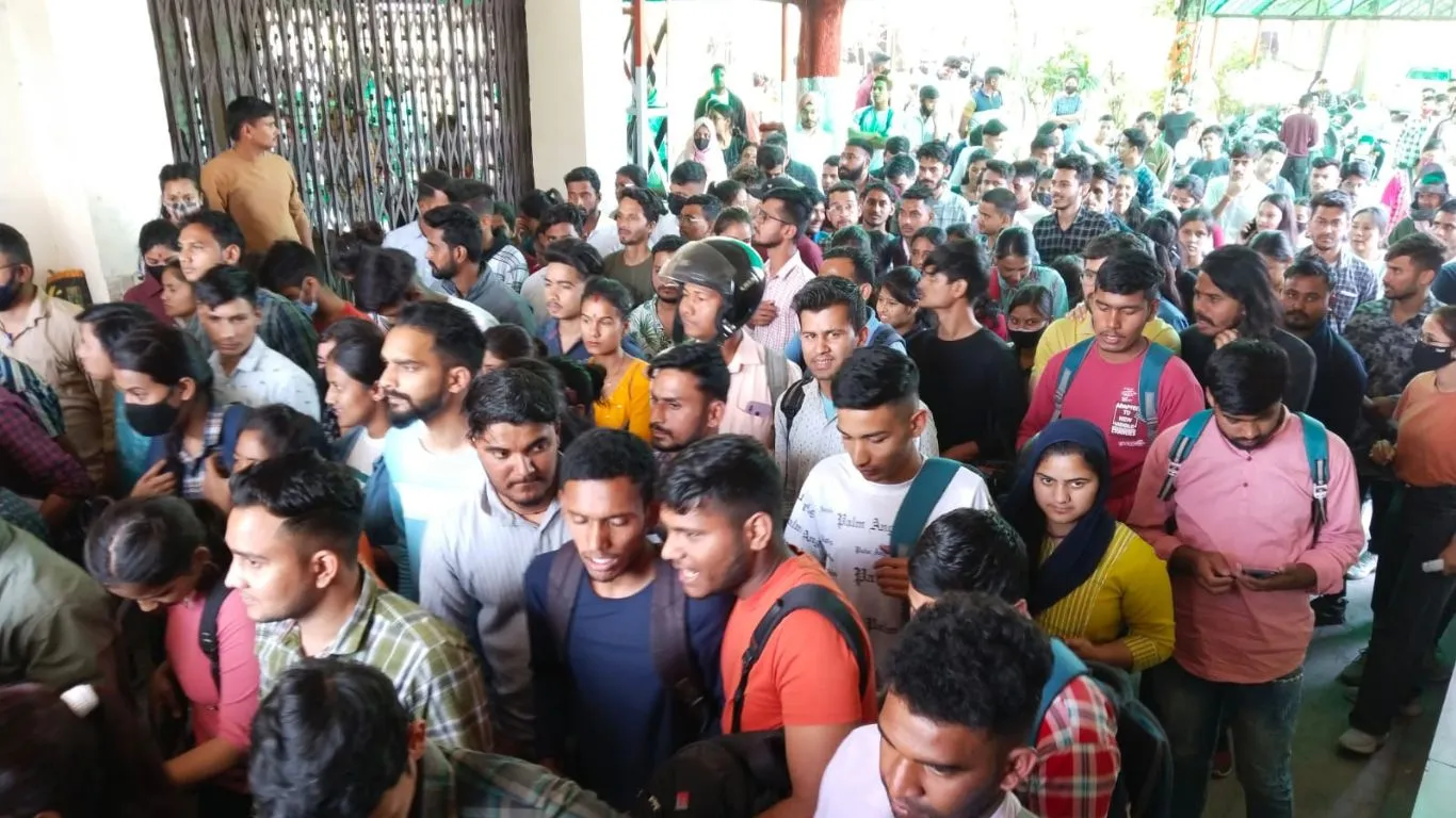 हल्द्वानीः 18,371 अभ्यर्थियों ने दी वन आरक्षी परीक्षा, कई हजार अभ्यर्थियों ने छोड़ी परीक्षा