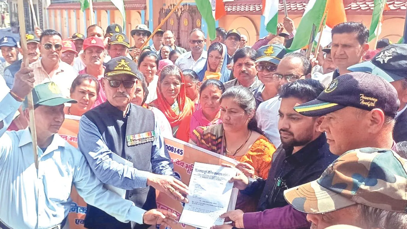 काशीपुरः पूर्व सैनिकों ने OROP की विसंगतियों को लेकर निकाला जुलूस, राष्ट्रपति को भेजा ज्ञापन