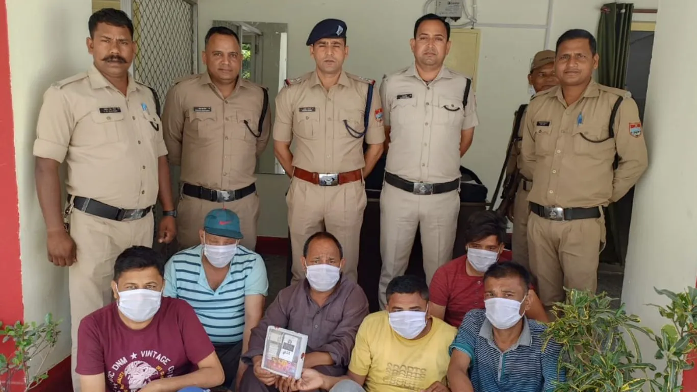 रामनगरः जुआ खेलते छह लोग गिरफ्तार, फरार दस लोगों की तलाश में जुटी पुलिस