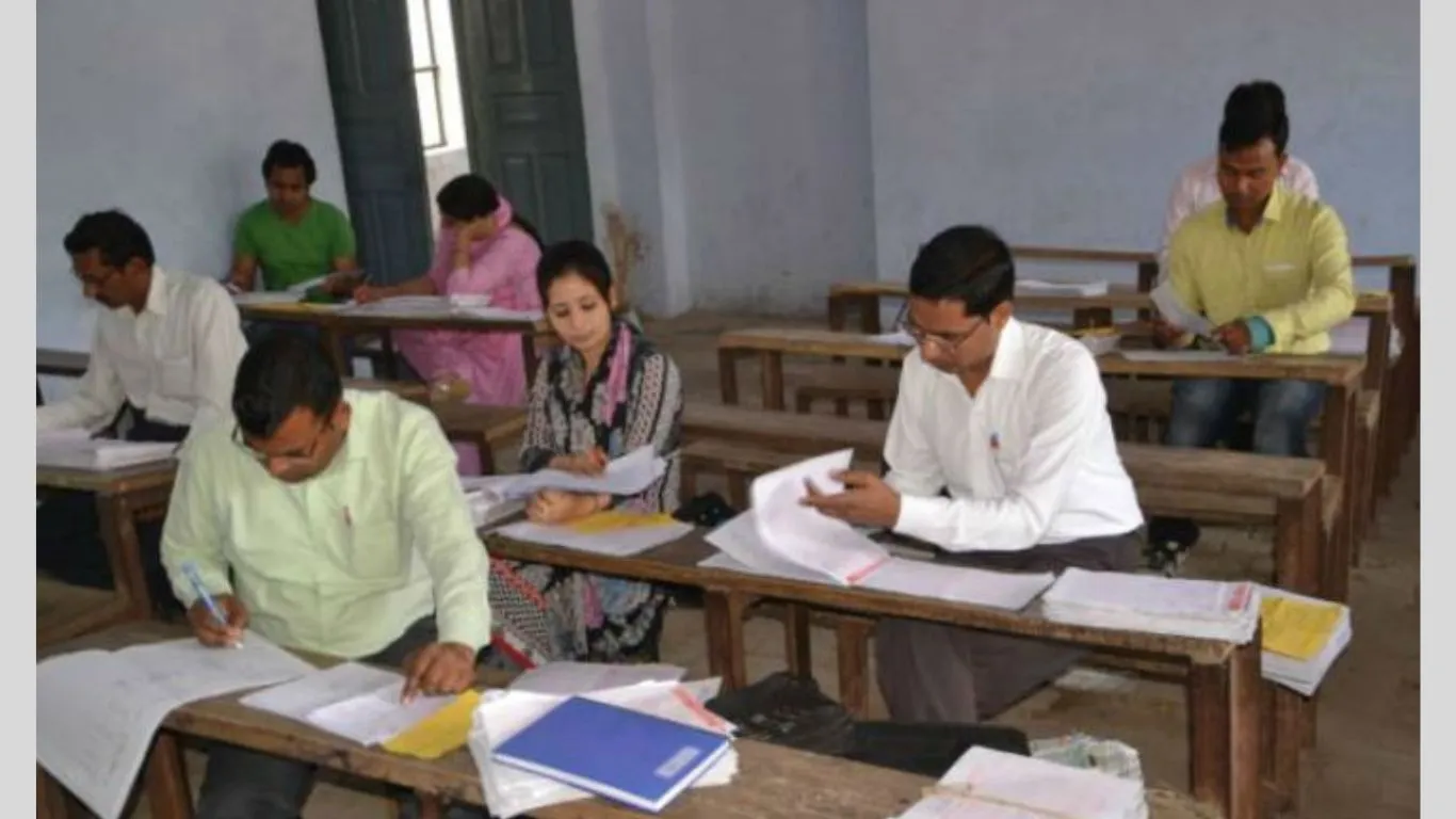 हल्द्वानीः बोर्ड परीक्षा की उत्तर पुस्तिकाओं के मूल्यांकन ड्यूटी में नहीं पहुंचे 62 परीक्षक, कारण बताओ नोटिस जारी