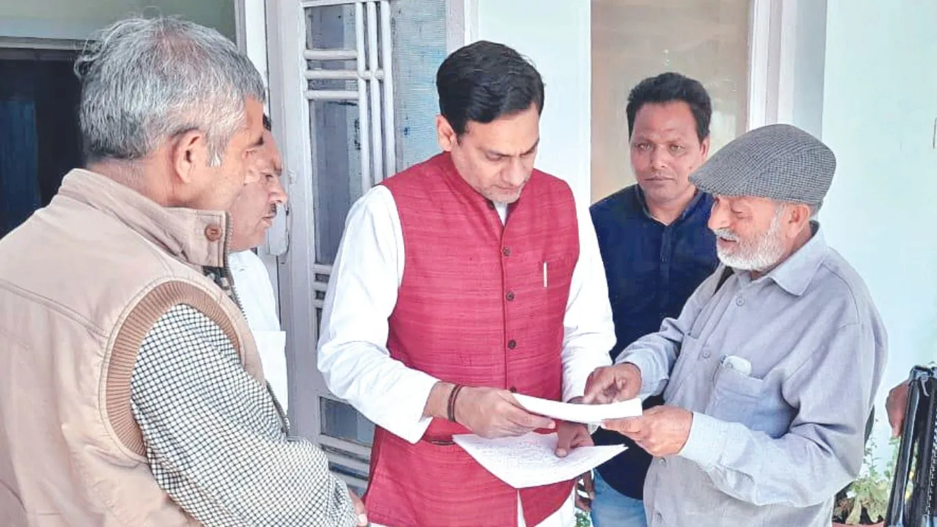 अल्मोड़ाः कैबिनेट मंत्री सौरभ बहुगुणा के सामने अलग-अलग संगठनों ने रखी कई मांगे