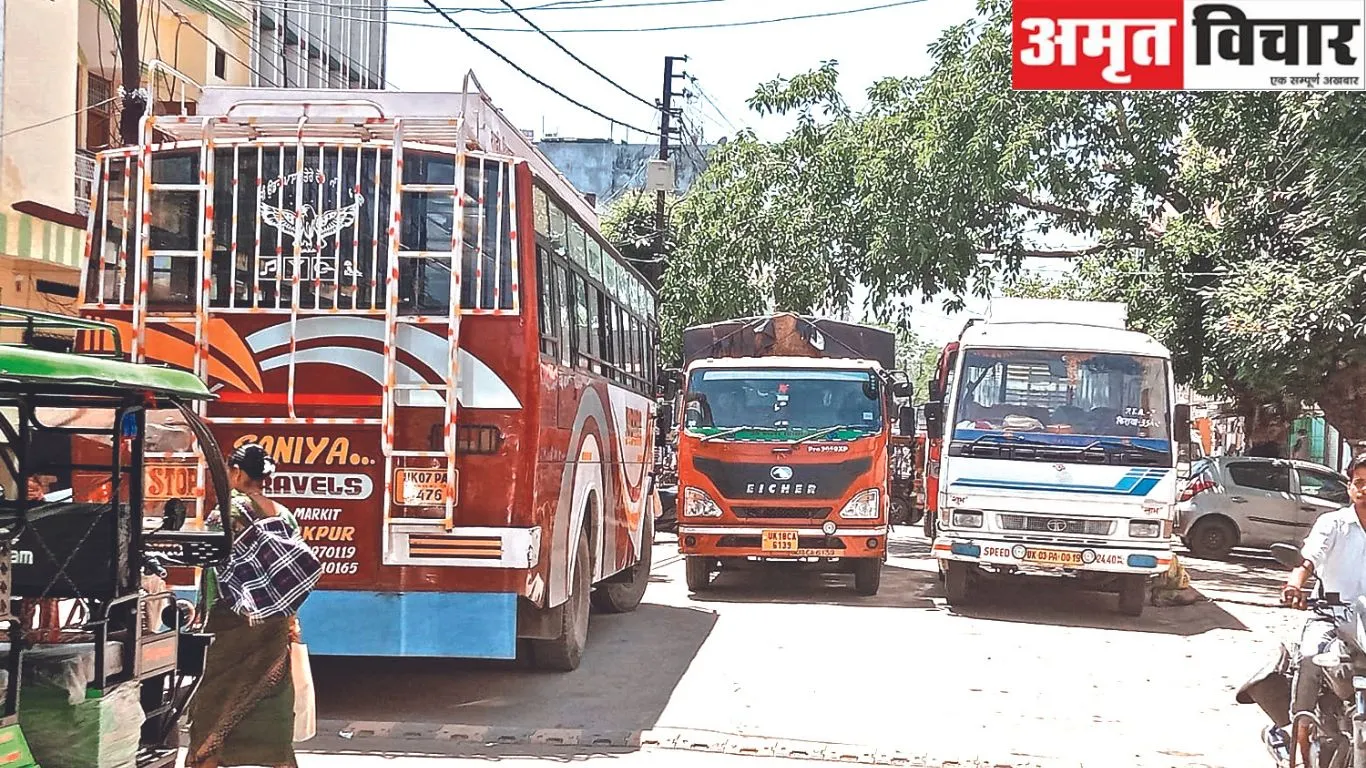 टनकपुरः पूर्णागिरि मेले की यातायात व्यवस्था चरमराई, वजह- तितर बितर खड़े वाहन