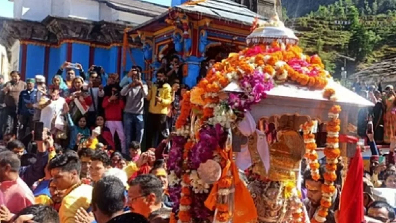 Dehradun News: ऊखीमठ से धाम के लिये रवाना हुई बाबा केदारनाथ की डोली, 25 अप्रैल को खुलेंगे कपाट  