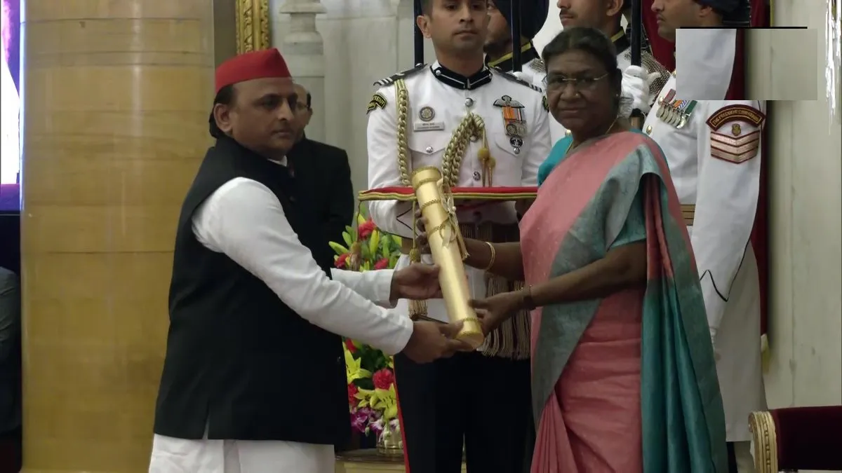 Padma Awards 2023: मुलायम सिंह यादव मरणोपरांत पद्म विभूषण से सम्मानित, अखिलेश यादव ने किया पुरस्कार ग्रहण 
