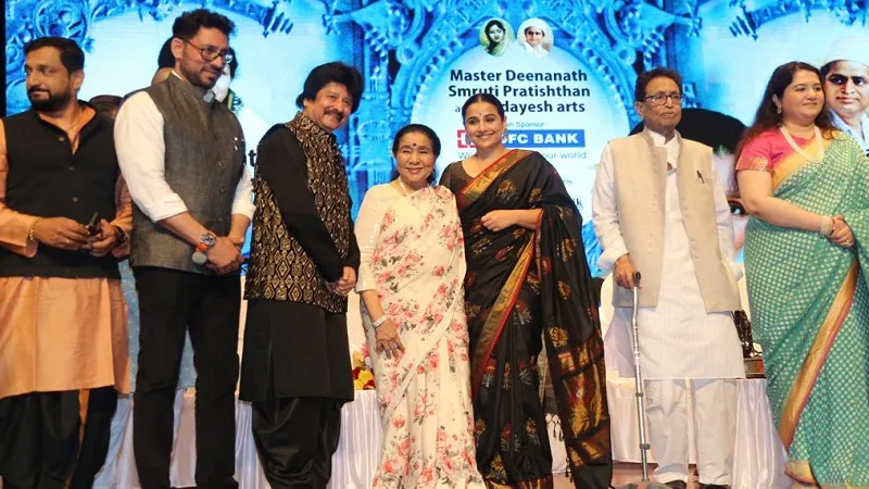 Photos: विद्या बालन को मिला लता दीनानाथ मंगेशकर अवॉर्ड, बोलीं- मैं कांप रही हूं... मुझे दिए गए इस सम्मान के लिए बहुत बहुत धन्यवाद