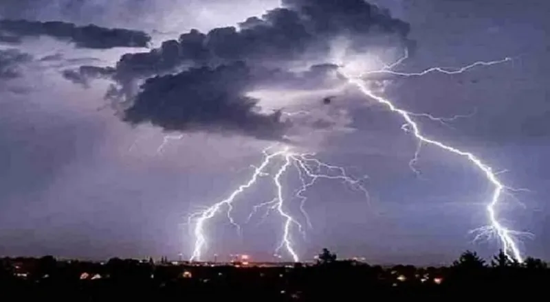 अल्मोड़ा: हाईटेंशन लाइन पर गिरी आकाशीय बिजली, कई गांवों में छाया अंधेरा