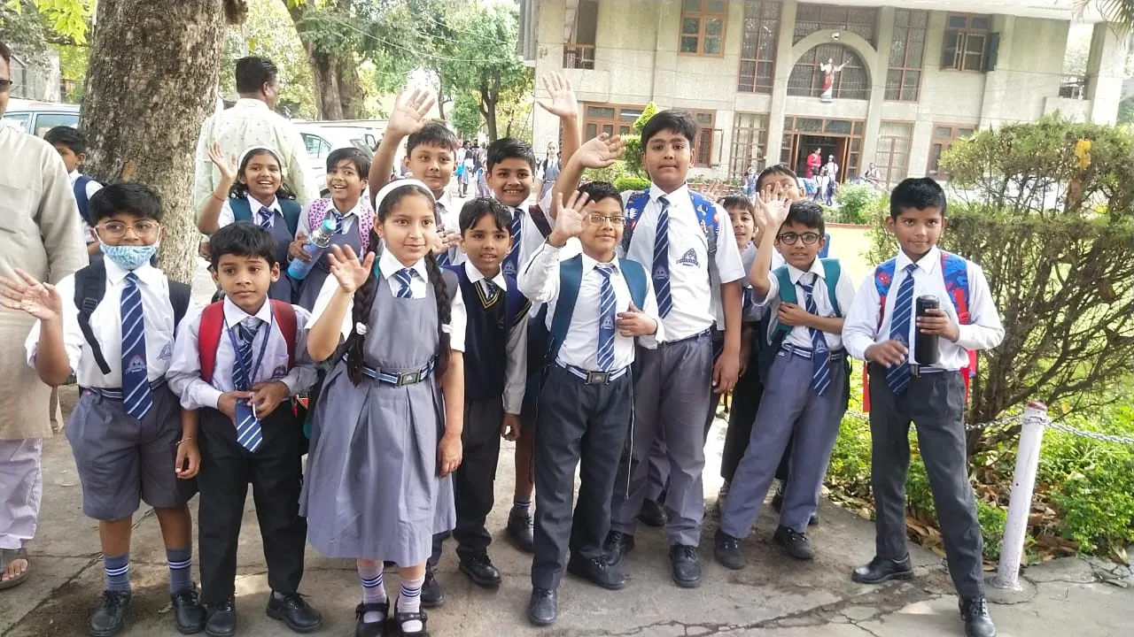 बरेली: आज से खुले सीबीएसई बोर्ड के स्कूल, बच्चों के खिले चेहरे