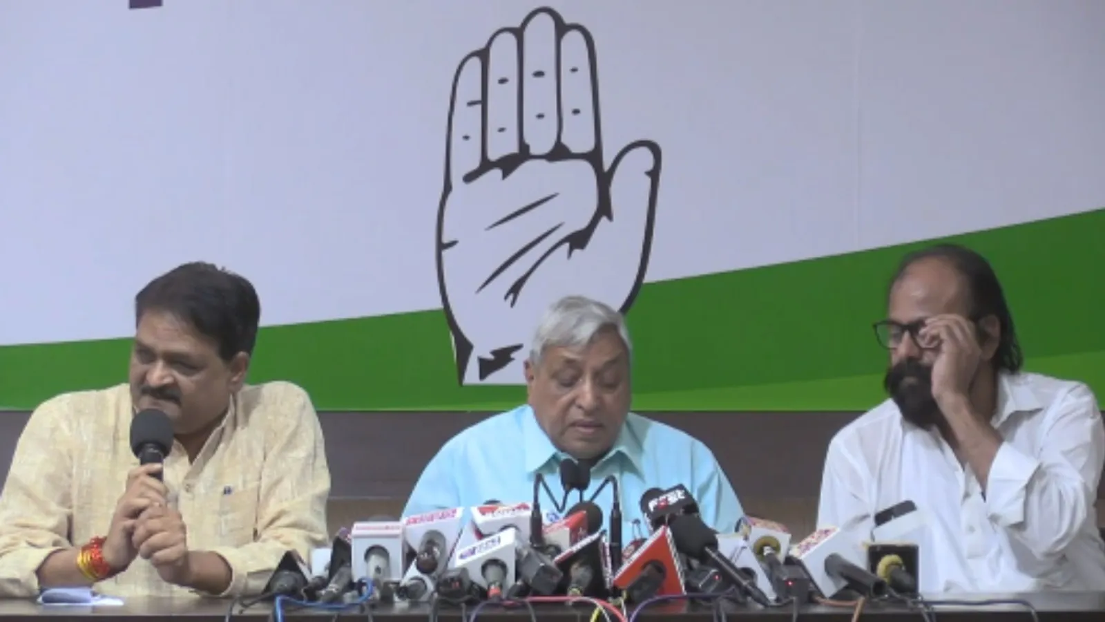 VIDEO : राहुल गांधी आज के जमाने के राष्ट्रपुत्र, इंदिरा गांधी राष्ट्र माता थीं- छत्तीसगढ़ कांग्रेस के नेता सत्यनारायण शर्मा का बयान