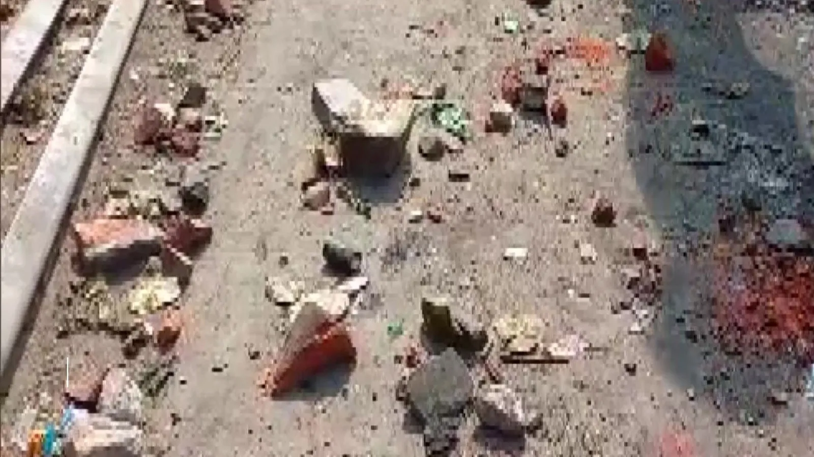 पश्चिम बंगाल : हुगली में फिर हिंसा, रेलवे स्टेशन पर पथराव, गवर्नर दार्जिलिंग दौरा रद्द कर कोलकाता रवाना