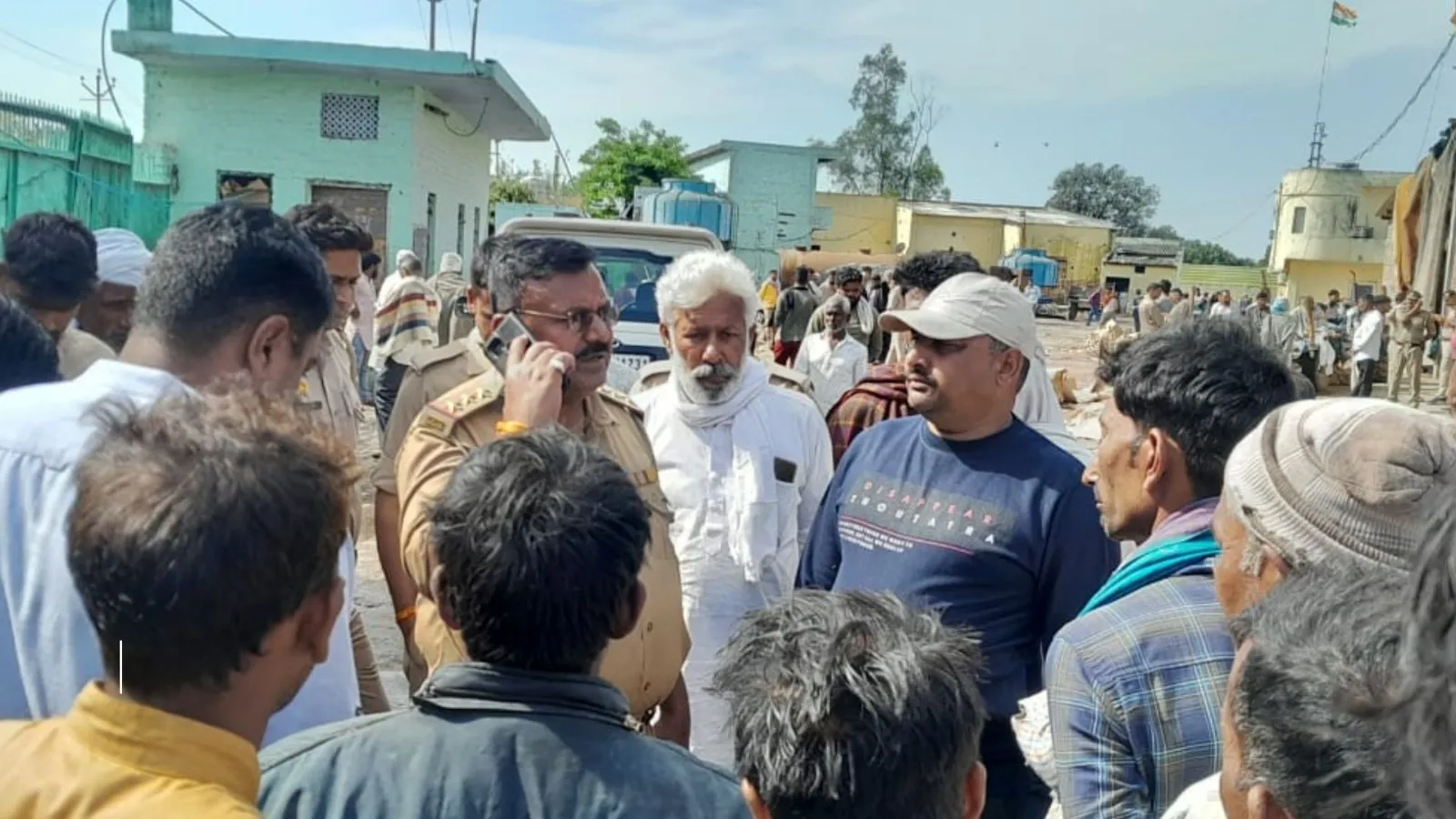 मेरठ : पेपर मिल में कर्मचारी का मिला शव, परिजनों ने किया हंगामा, हत्या का आरोप 